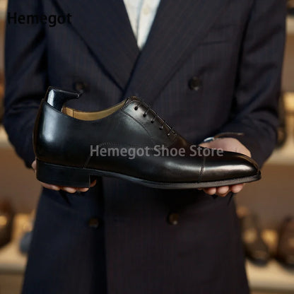 Herren-Oxford-Schnürschuh aus Leder, schwarz glänzend, mit abgesetzter Sohle