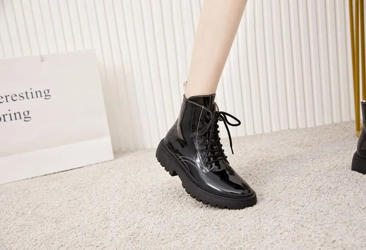 Damen-Schnürstiefelette aus Lederoptik, schwarz, mit Profilsohle