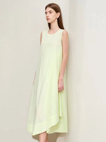 Zeitloses Langes Damenkleid Mit Asymmetrischem Saum