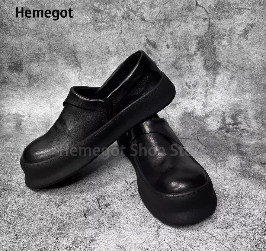 Schwarze Loafer aus Leder mit runder Spitze und dicker Sohle, Slip-on Form