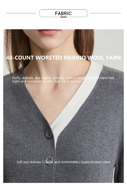Detailansicht: Damen-Strickpullover mit V-Ausschnitt und Knopfleiste, graumeliert