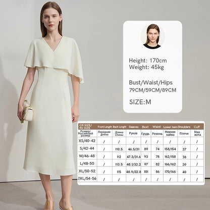 Asymmetrisches Sommerkleid in Creme, Vorderansicht mit V-Ausschnitt und Flügelärmeln.