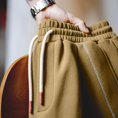 Herren Shorts in kontrastierenden Farben mit lässiger knielanger Passform