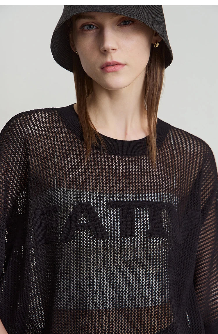Schwarzer Strickpullover in Lochstruktur mit Rundhalsausschnitt und Front-Logo