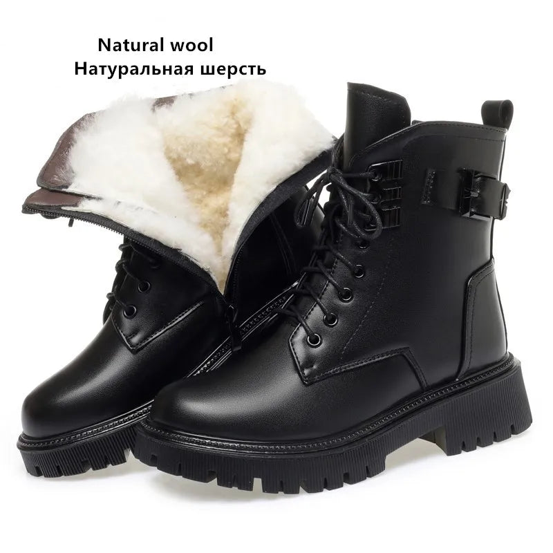 Winter-Motorradstiefel mit schwarzem Lederlook, Schnürung, Fellkragen und dicker Profilsohle