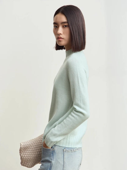 Hellmintgrüner Damenpullover mit langen Ärmeln und Rundhalsausschnitt