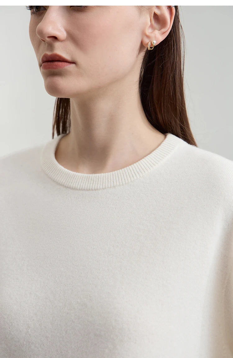 Damenpullover, offwhite/weiß, feiner Strick am Halsausschnitt, gerippte Rippenbündchen