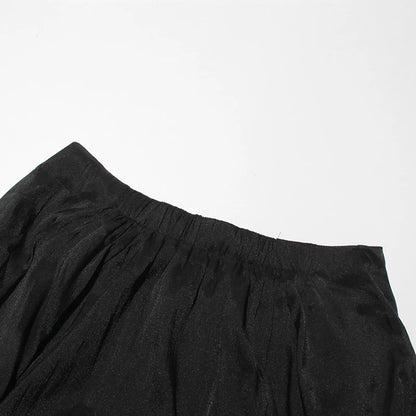 Zweiteiliges Damen-Set mit schulterfreiem Oberteil, langen Ärmeln und Schleifendetail sowie Patchwork-Rock mit Rüschen – elegant und modern.
