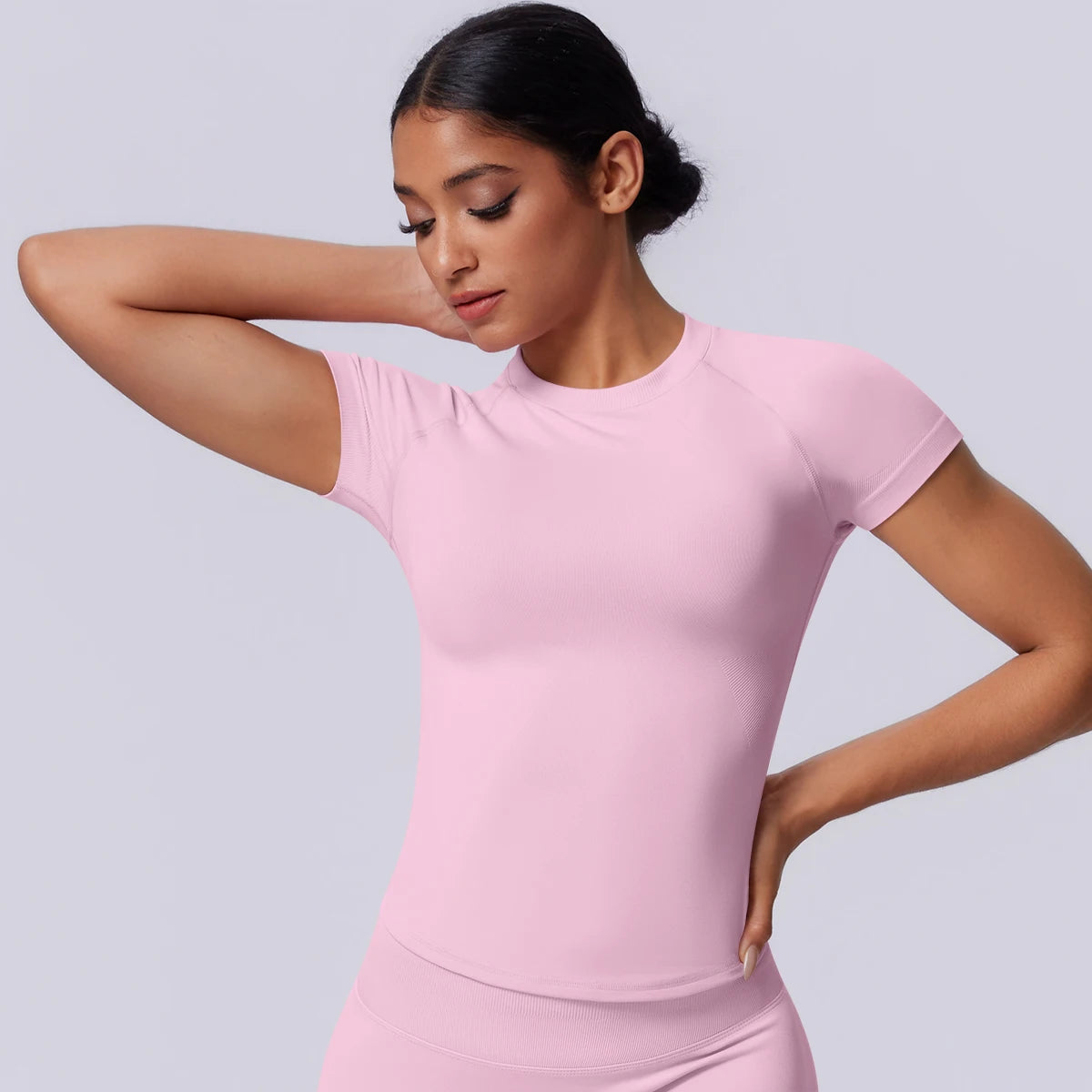 Nahtloses Funktionsshirt für Damen in hellem Pink, Kurzarm mit seitlichem Schnitt
