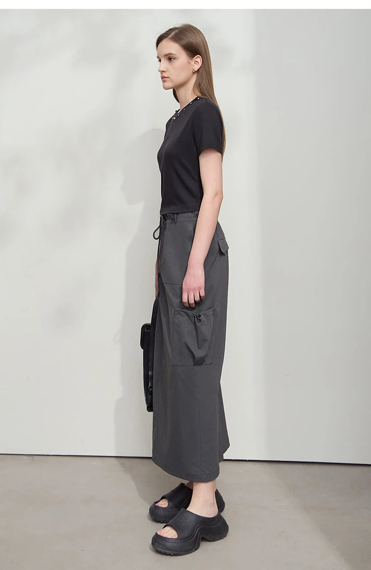 Damen Kurzarm T-Shirt im minimalistischen Design für den Sommer 2025