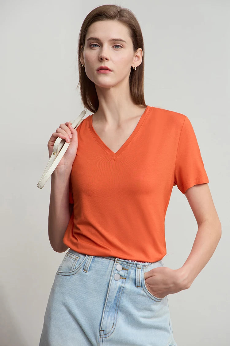 Damen T-Shirt im minimalistischen Casual-Stil mit V-Ausschnitt und kurzen Ärmeln