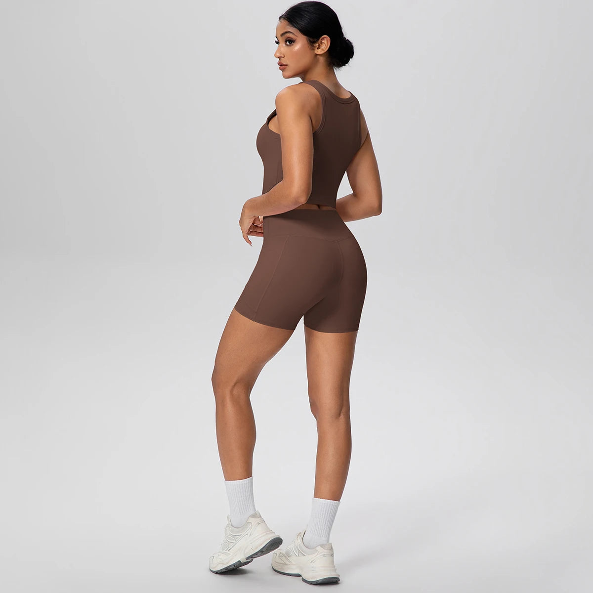 Damen Fitness-Set aus Weste und Laufshorts, braun, Rückansicht seitlich