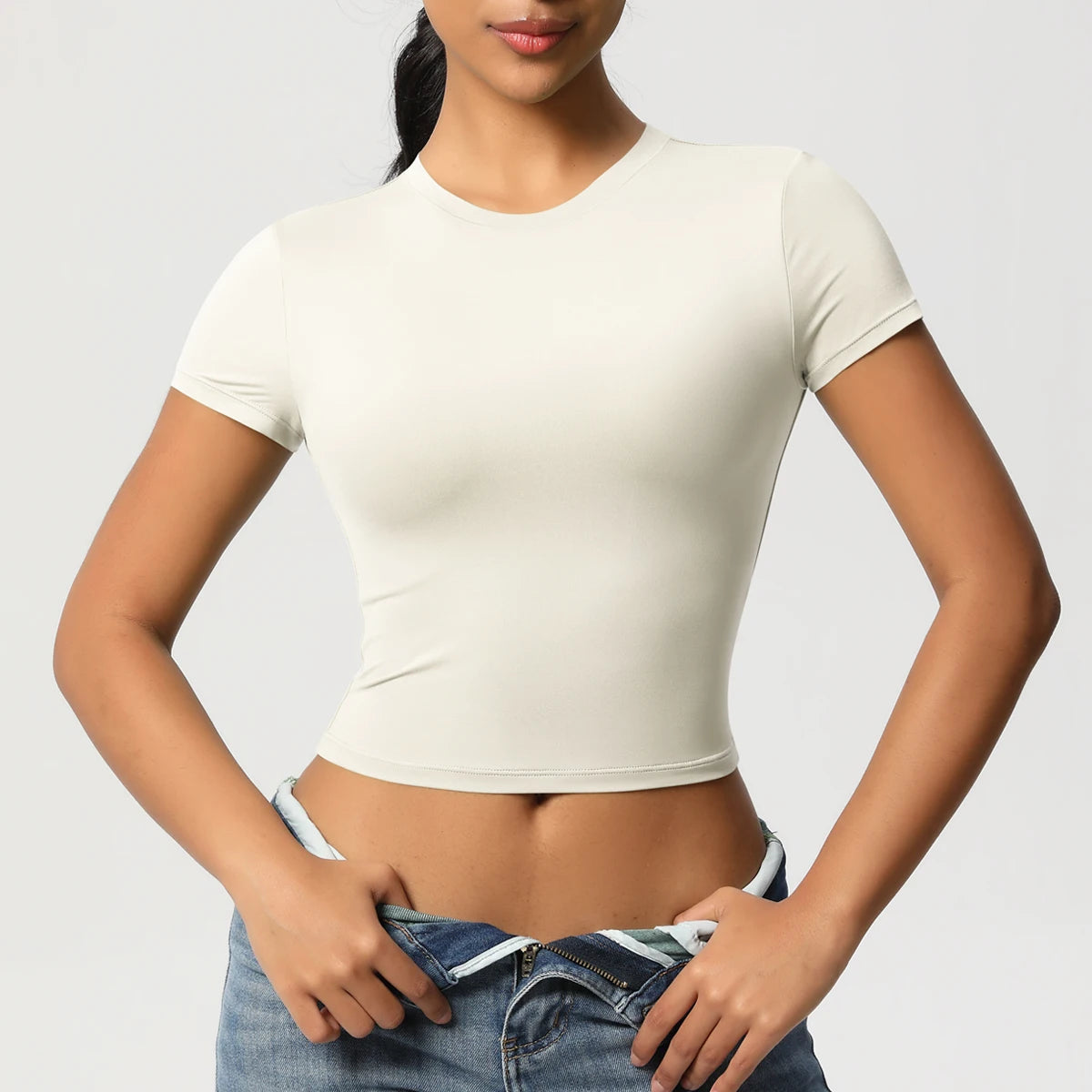 Damen Sport-T-Shirt, helles Elfenbein, eng anliegend, Kurzarm, Rundhalsausschnitt