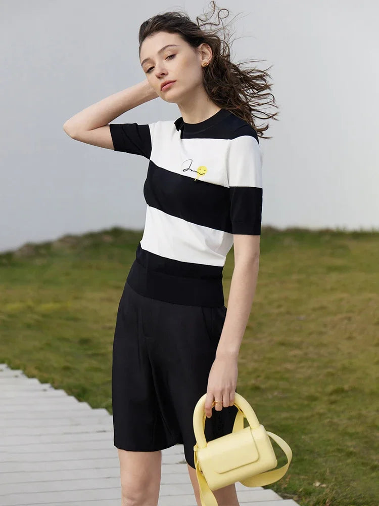 Damen Shorts im minimalistischen Stil mit breitem Bein und Taschen