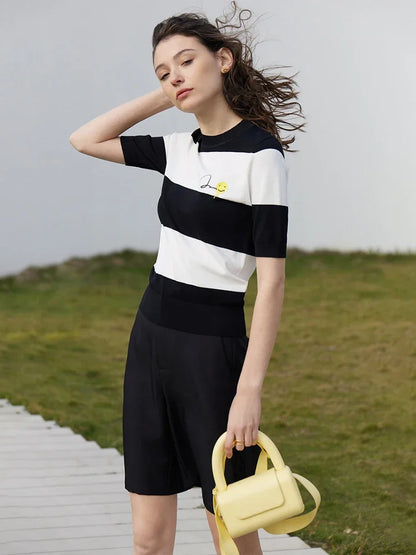 Damen Shorts im minimalistischen Stil mit breitem Bein und Taschen