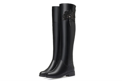 Overknee-Stiefel aus schwarzem Leder mit Strassapplikation am Schaft