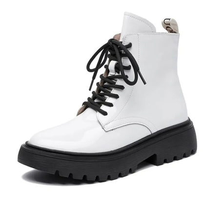 Weiße Schnür-Stiefelette aus glattem Obermaterial mit breiter Profilsohle