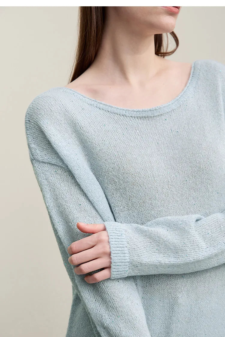 Nahaufnahme: Langarm-Strickpullover mit Rundhalsausschnitt, hellblau, weicher Strick