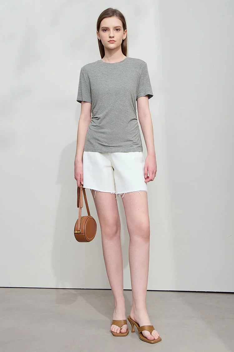 Damen Sommer-T-Shirt im minimalistischen Stil mit schmalem O-Ausschnitt und kurzen Ärmeln