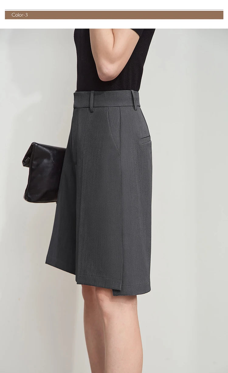 Damen Shorts im minimalistischen Stil mit Tasche für den Sommer