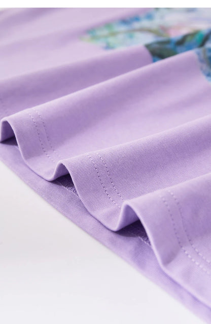 Damen T-Shirt im Minimalismus-Stil mit Kunstöl-Farbdruck für den Sommer