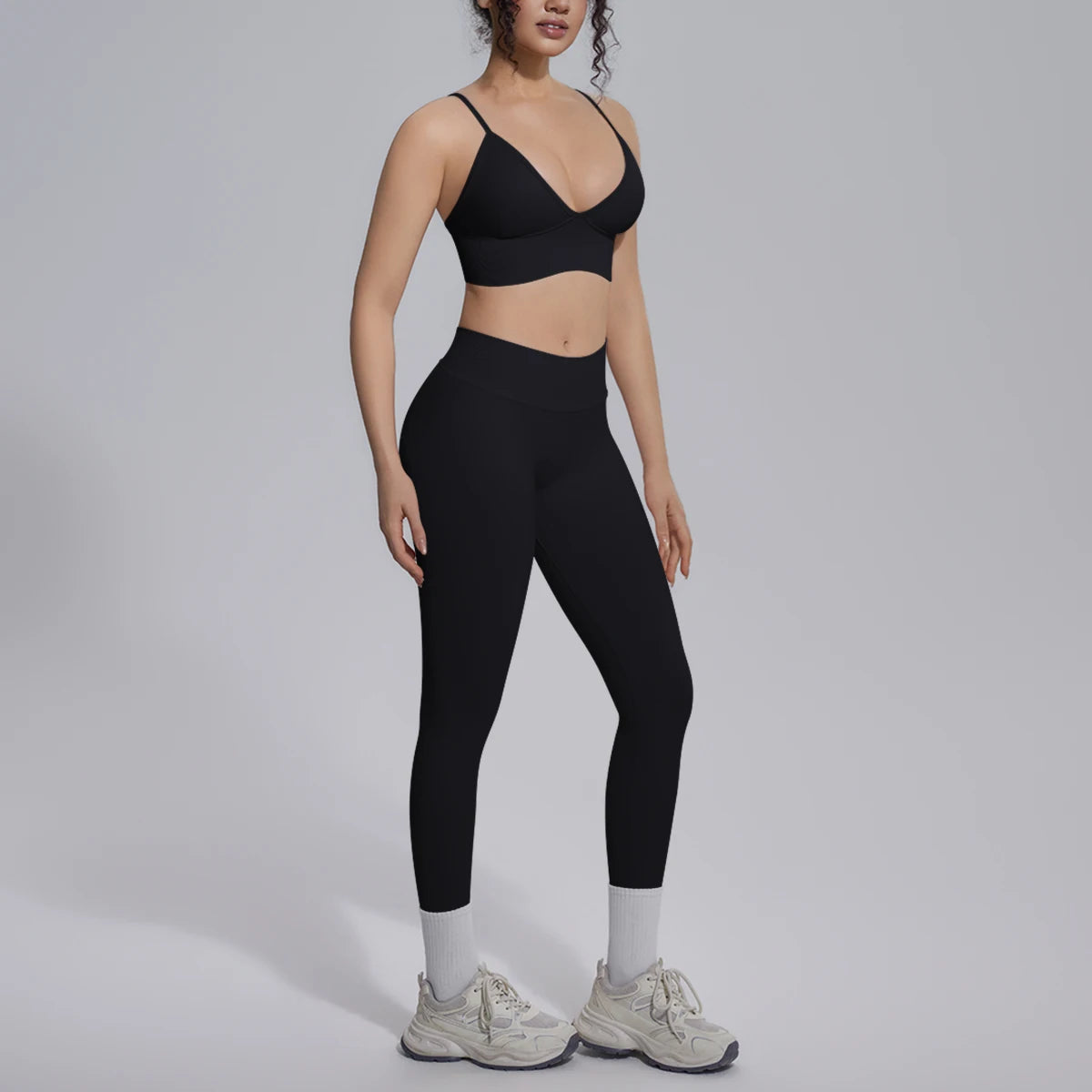 Schwarzes Yoga-Set für Damen: gepolsterter Sport-BH und lange Leggings