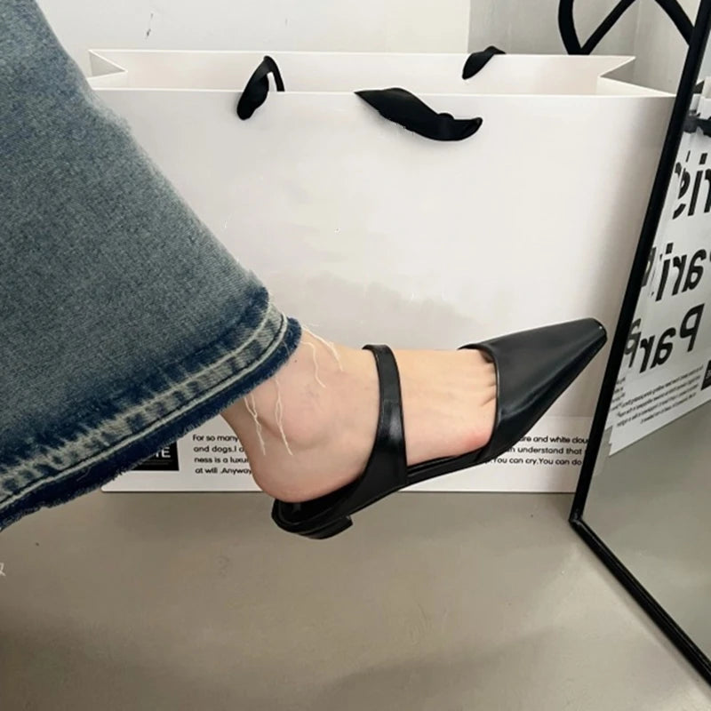 AIYUQI Frauen Maultiere 2025, Frühjahr Neue Closed Toe Frauen Maultiere Spitz Halbe hausschuhe Für Frauen Niedrigen absätzen Mode weibliche Hausschuhe