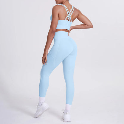 Damen-Yoga-Set in himmelblau: Sporttop mit X-Riemen und 3/4 Leggings
