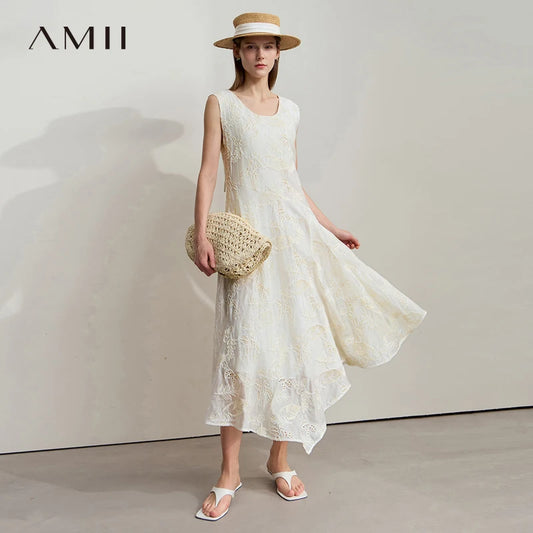 Beiges ärmelloses Sommerkleid mit floralem Muster, asymmetrischem Saum und Midi-Länge