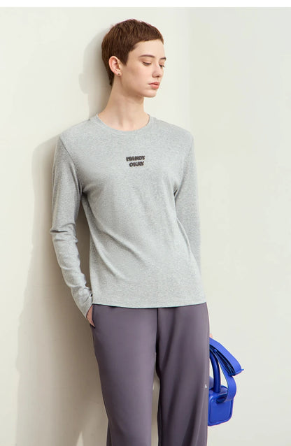 Damen T-Shirt mit minimalistischem Design und gesticktem Brief für den Herbst