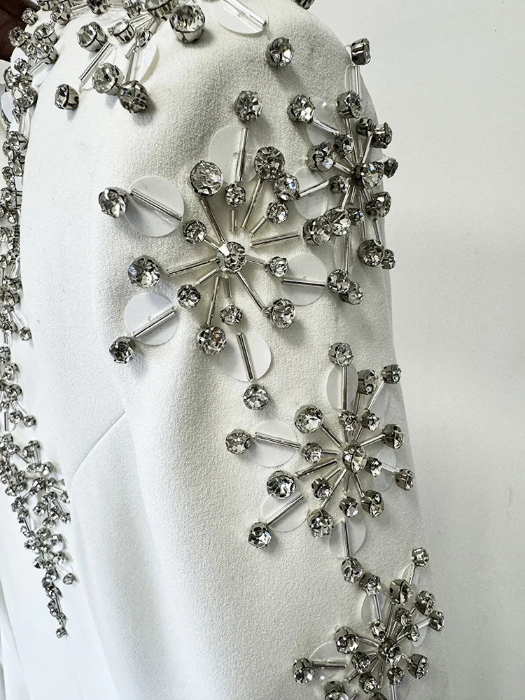 Zweiteiliges Damen-Set mit Rundhals und langen Ärmeln, verziert mit Diamant-Details, bestehend aus einem Oberteil und einem hoch taillierten Rock mit Patchwork-Taschen.