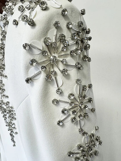 Zweiteiliges Damen-Set mit Rundhals und langen Ärmeln, verziert mit Diamant-Details, bestehend aus einem Oberteil und einem hoch taillierten Rock mit Patchwork-Taschen.