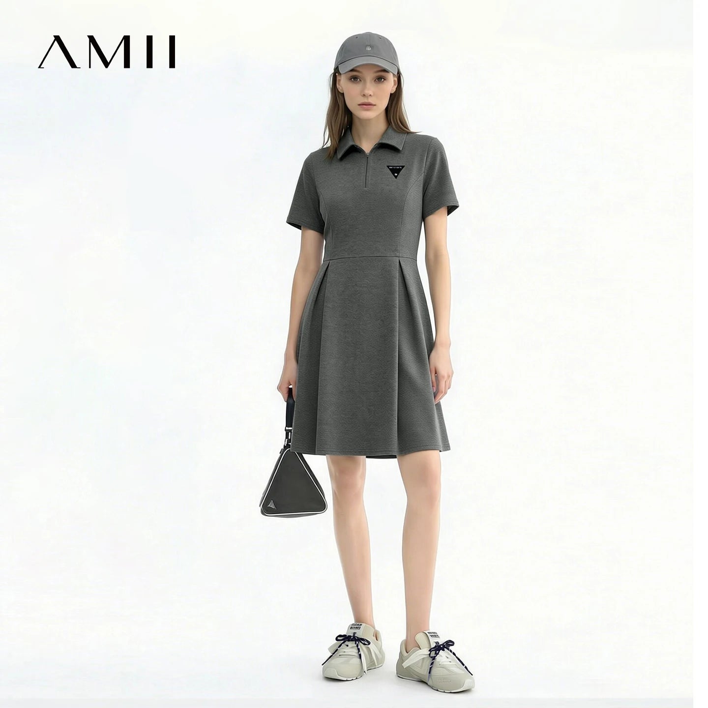 Stilvolles Polokragen Minikleid Für Damen Tailliert Und Bestickt
