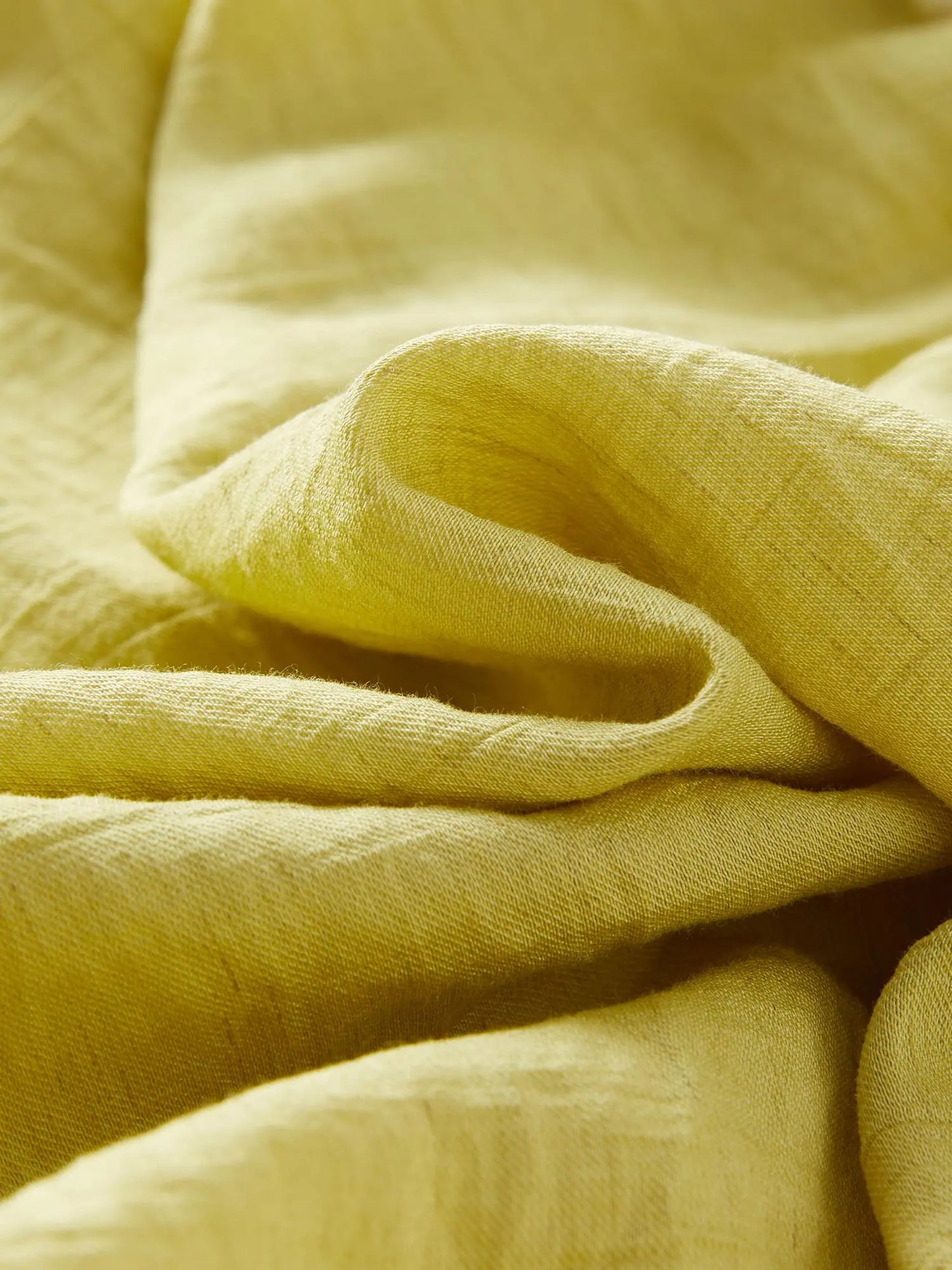 Kurzärmeliges T-Shirt im minimalistischen Stil mit Buchstabenstickerei – vielseitiges, lässiges Modeoberteil für den Sommer