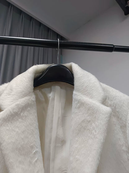 Elegante Damenjacke mit Reverskragen und langen Ärmeln – luxuriöses Patchwork-Design mit Taschen