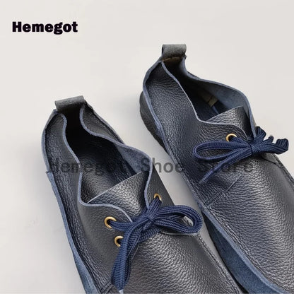 Herren-Schnürschuhe aus Leder, dunkelblau, Nahansicht von Obermaterial und Schnürsenkeln