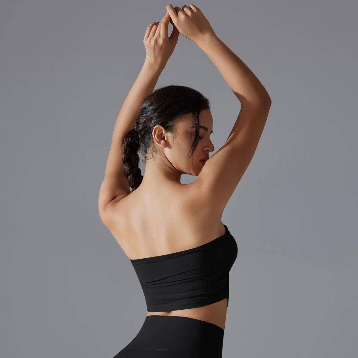 Sport-BH Bandeau in Schwarz, breiter Bund am Rücken und glatte Kontur