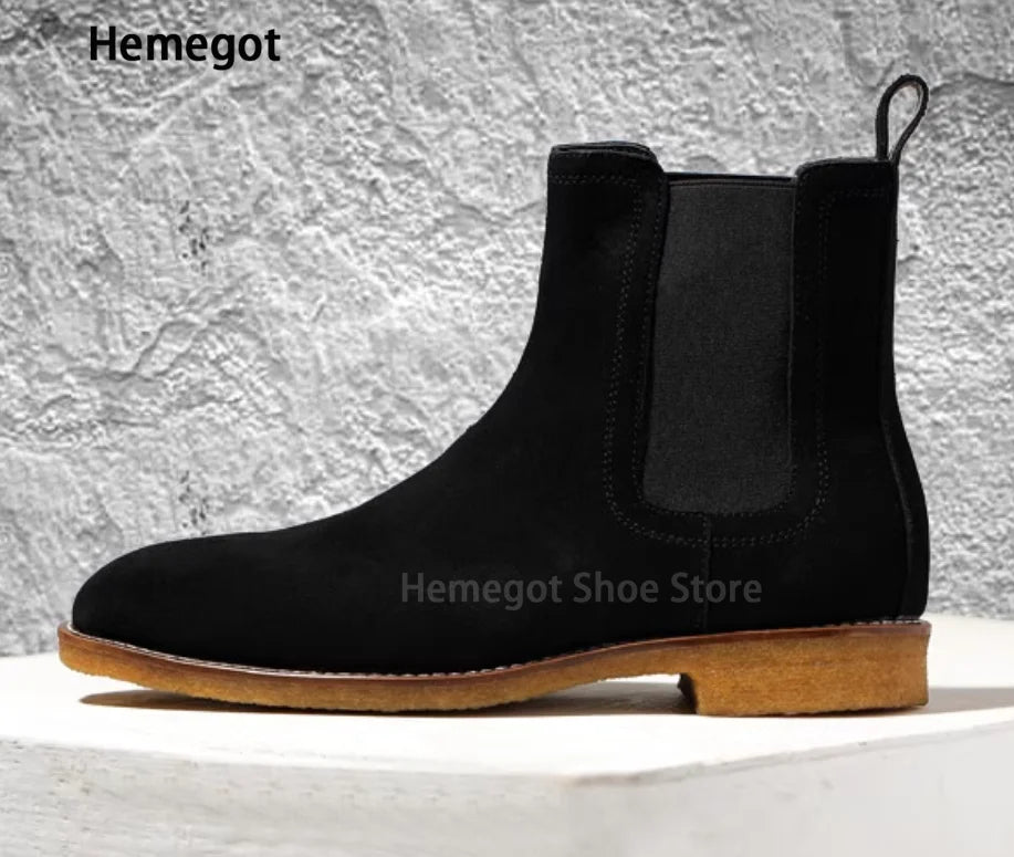 Herren-Chelsea-Boot aus Wildleder, schwarz, mit seitlichem Elastikeinsatz und Profilsohle
