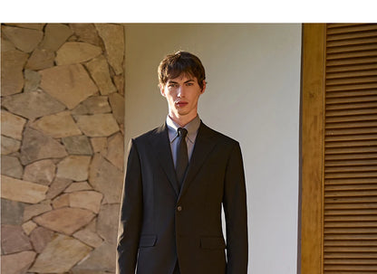 Schlanker Herren-Blazer im klassischen europäischen Stil mit hellbraunem Karomuster – ideal für Hochzeiten und formelle Anlässe