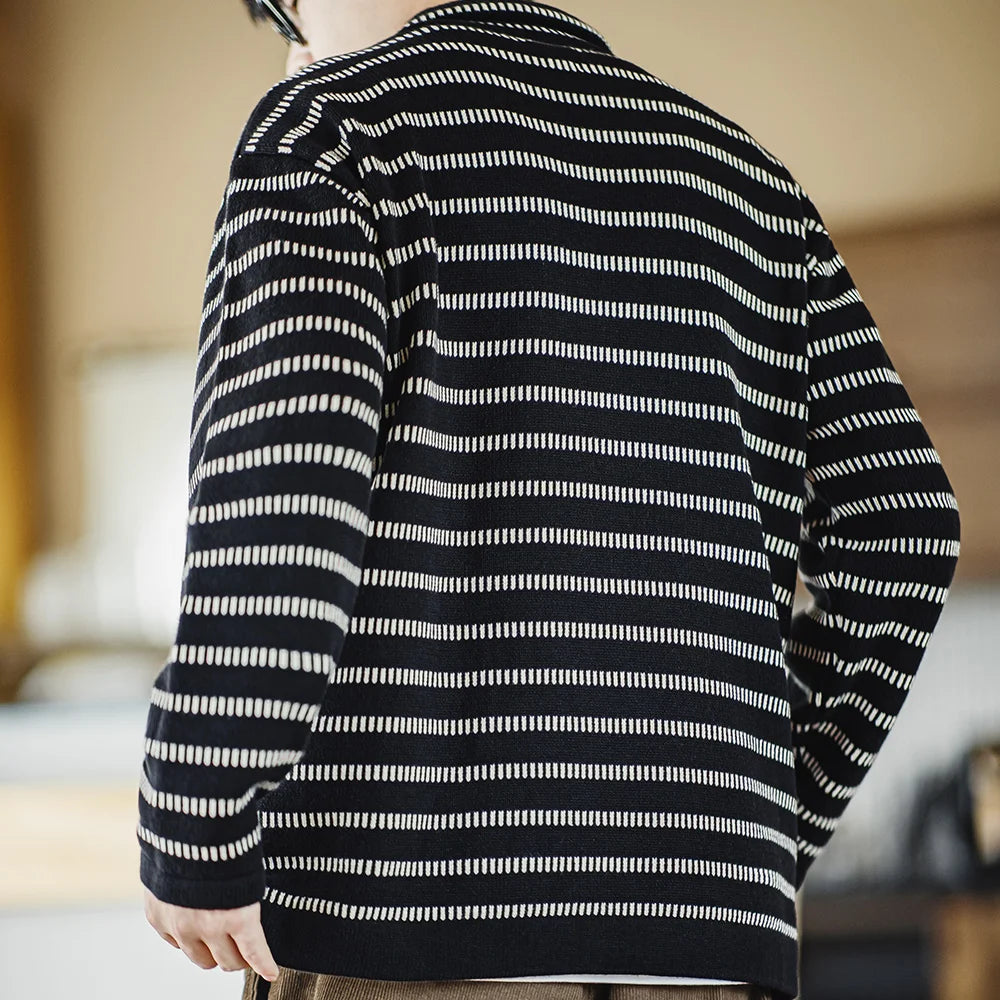 Herren Polo-Pullover aus gestricktem Material mit gestreiftem Design in Schwarz