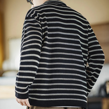 Herren Polo-Pullover aus gestricktem Material mit gestreiftem Design in Schwarz