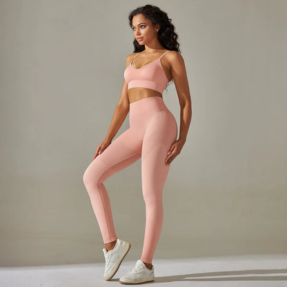Nahtloses Yoga-Set in Hellrosa: Sport-BH mit Trägern und Leggings, zweifarbiger Bund