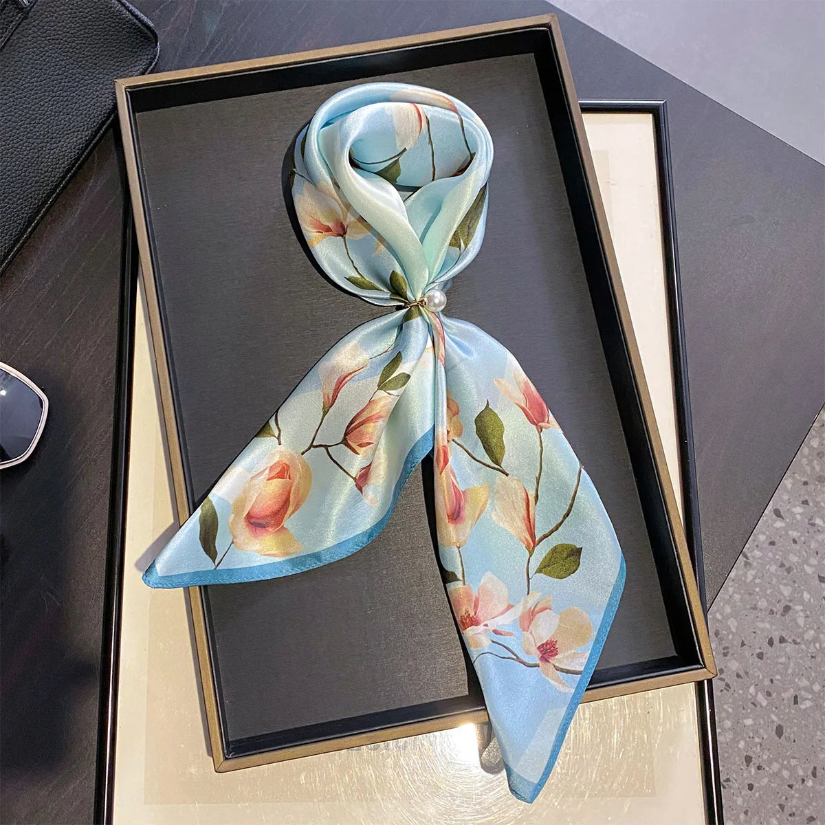 Damen Seidensatin Schal quadratisch Blumenprint Kopftuch Bandana Hijab E