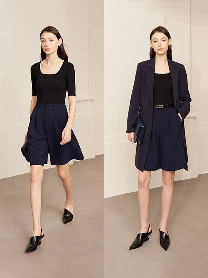 Damen Shorts im minimalistischen Stil für das Büro mit weitem Bein