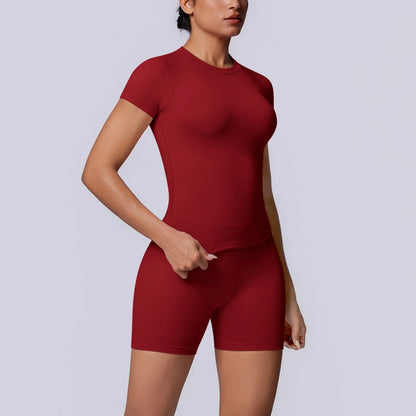 Damen-Yoga-Set mit kurzärmeligem T-Shirt und Shorts, Seitenansicht, bordeauxrot