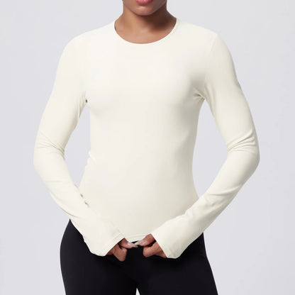 Atmungsaktives Yoga-Langarmshirt in Hellivory, eng anliegend mit langen Ärmeln und Rundhals