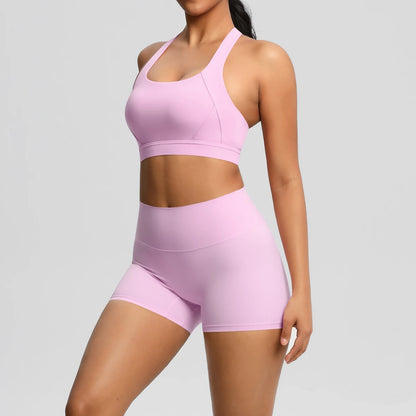 Damen-Sportset in Rosé: Crop-Top mit schmalen Trägern und Shorts