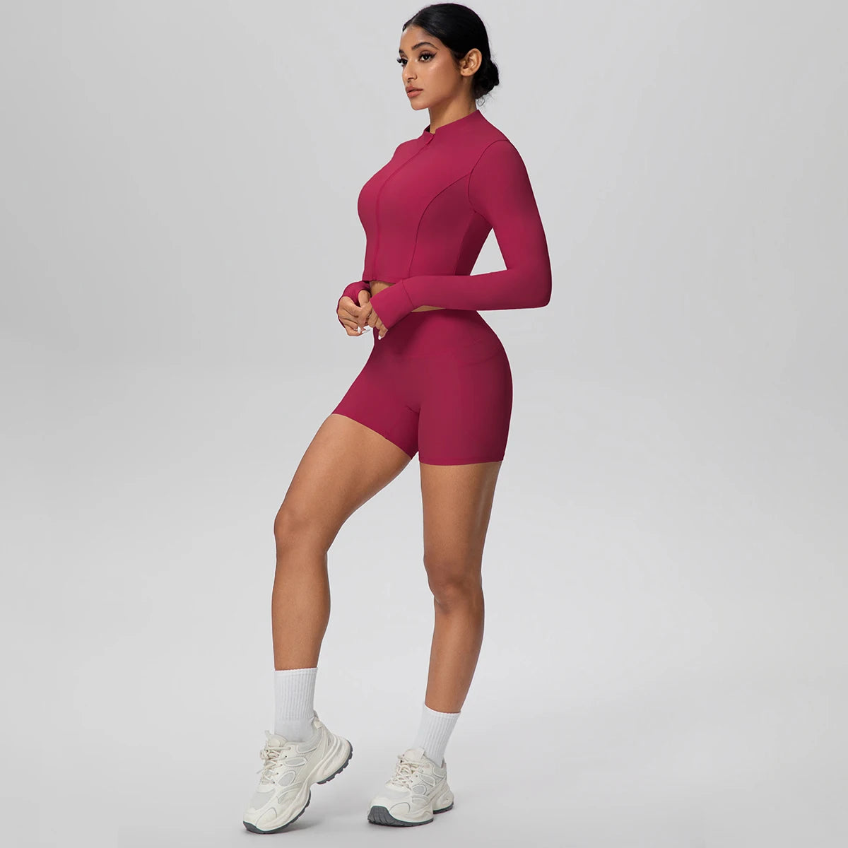 Damen-Yoga-Set mit Reißverschluss: bordeauxfarbenes Crop-Top und Shorts, seitlich