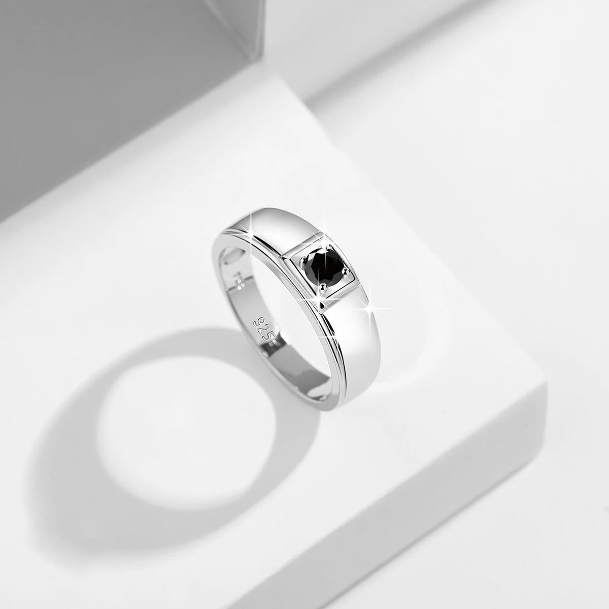 Herren-Ring Silber 925 Hochwertige Verarbeitung Gefasst und Langlebig mit Schwarzem Moissanit