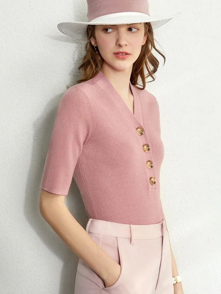Damen T-Shirt im minimalistischen Stil mit V-Ausschnitt und halben Ärmeln